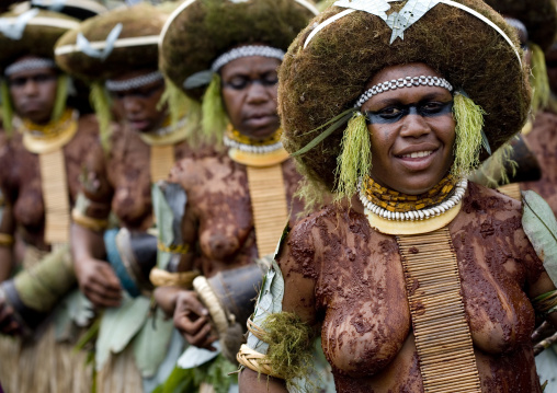 Suli muli tribe women from Enga during a sing-sing ceremony, Western Highlands Province, Mount Hagen, Papua New Guinea