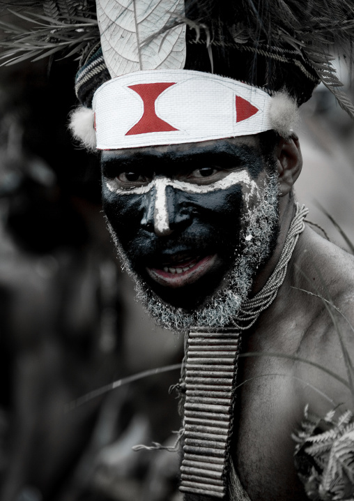 Highlander warrior with traditional makeup during a sing-sing, Western Highlands Province, Mount Hagen, Papua New Guinea