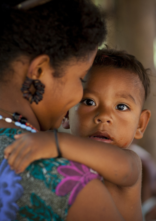 Mother and child, Milne Bay Province, Trobriand Island, Papua New Guinea