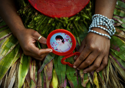 Highlander woman with a chinese mirror during a sing-sing, Western Highlands Province, Mount Hagen, Papua New Guinea