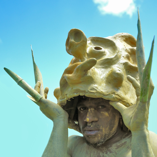 Mudman from Asaro during a sing-sing, Western Highlands Province, Mount Hagen, Papua New Guinea