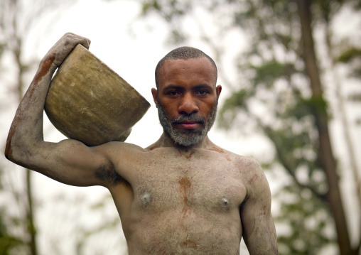 Mudman from Asaro during a sing-sing, Western Highlands Province, Mount Hagen, Papua New Guinea