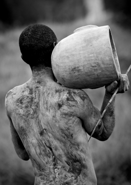 Mudman from Asaro during a sing-sing, Western Highlands Province, Mount Hagen, Papua New Guinea