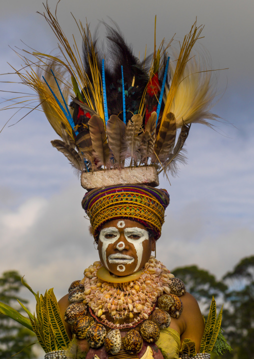 Portrait of a Highlander woman with traditional clothing during a sing-sing, Western Highlands Province, Mount Hagen, Papua New Guinea