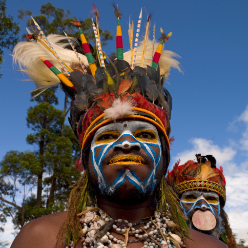 Highlander warrior with traditional makeup during a sing-sing, Western Highlands Province, Mount Hagen, Papua New Guinea