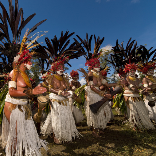 Chimbu tribe women with giant headdresses made of feathers during a Sing-sing, Western Highlands Province, Mount Hagen, Papua New Guinea