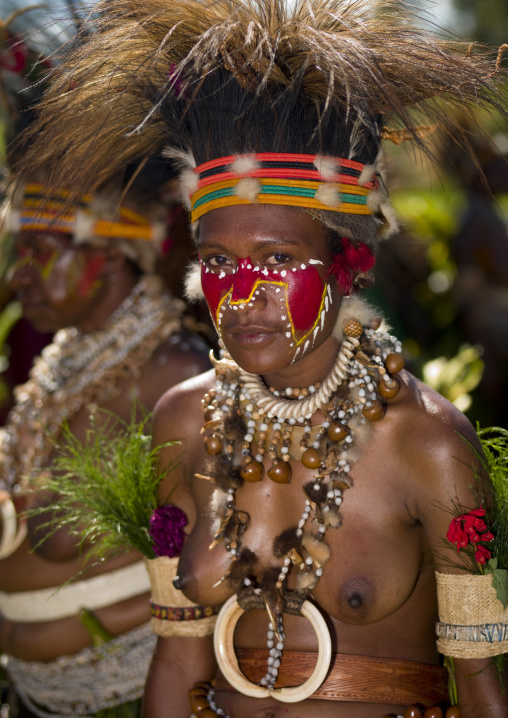 Portrait of a Chimbu tribe woman with headdress made of feathers during a Sing-sing, Western Highlands Province, Mount Hagen, Papua New Guinea