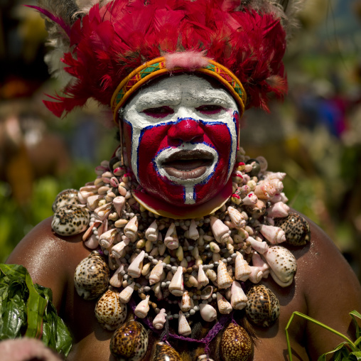 Highlander woman with traditional clothing during a sing-sing, Western Highlands Province, Mount Hagen, Papua New Guinea