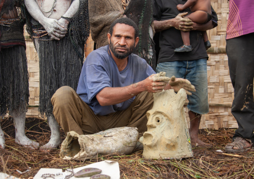 Mudman making a mask during a sing-sing, Western Highlands Province, Mount Hagen, Papua New Guinea