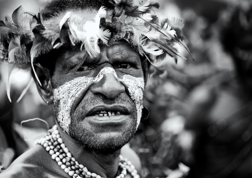 Warrior with feathers headwear during a sing-sing, Western Highlands Province, Mount Hagen, Papua New Guinea