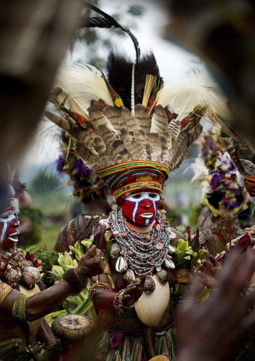 Highlander woman with traditional clothing during a sing-sing, Western Highlands Province, Mount Hagen, Papua New Guinea