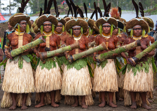 Suli muli tribe women from Enga during a sing-sing ceremony, Western Highlands Province, Mount Hagen, Papua New Guinea