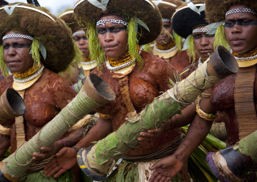 Suli muli tribe women from Enga during a sing-sing ceremony, Western Highlands Province, Mount Hagen, Papua New Guinea