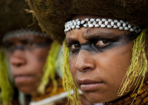 Suli muli tribe women from Enga during a sing-sing ceremony, Western Highlands Province, Mount Hagen, Papua New Guinea