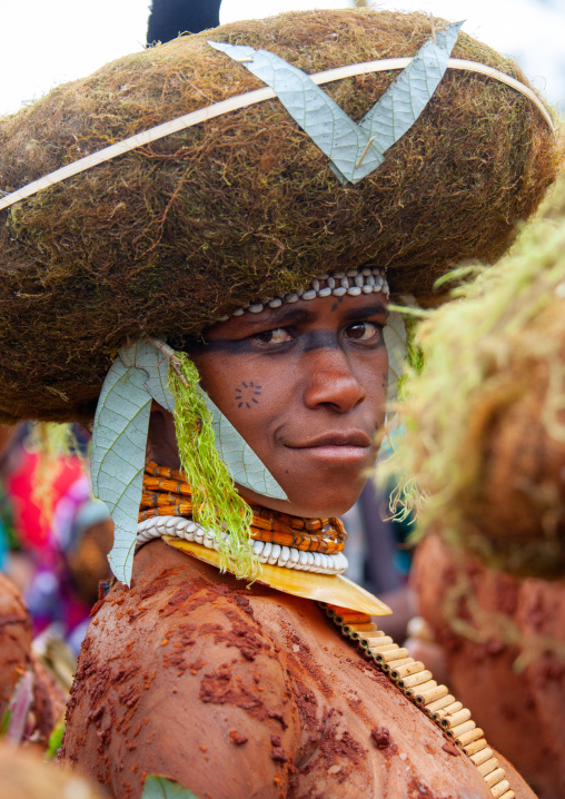 Suli muli tribe women from Enga during a sing-sing ceremony, Western Highlands Province, Mount Hagen, Papua New Guinea