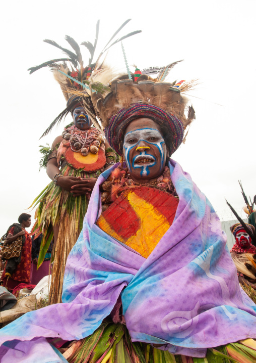 Highlander woman with traditional clothing during a sing-sing, Western Highlands Province, Mount Hagen, Papua New Guinea