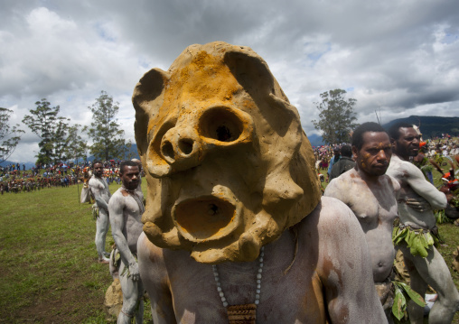 Mudmen from Asaro during a sing-sing, Western Highlands Province, Mount Hagen, Papua New Guinea