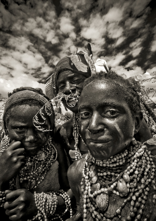 Emira tribe children during a Sing-sing ceremony, Western Highlands Province, Mount Hagen, Papua New Guinea