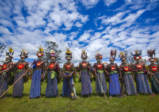 Kunga warriors dancing and beating drums during a sing-sing, Western Highlands Province, Mount Hagen, Papua New Guinea