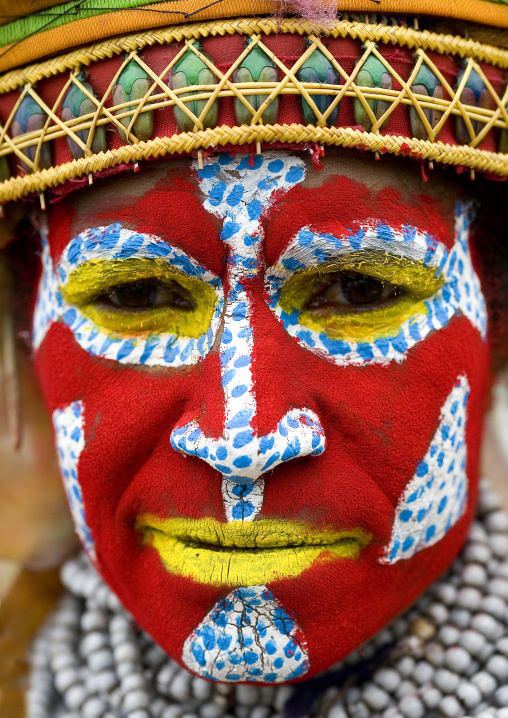 Portrait of a Highlander woman with traditional clothing during a sing-sing, Western Highlands Province, Mount Hagen, Papua New Guinea