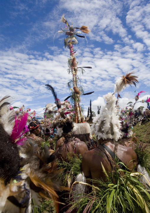 Costal tribe men with giant headwears during a Sing-sing, Western Highlands Province, Mount Hagen, Papua New Guinea