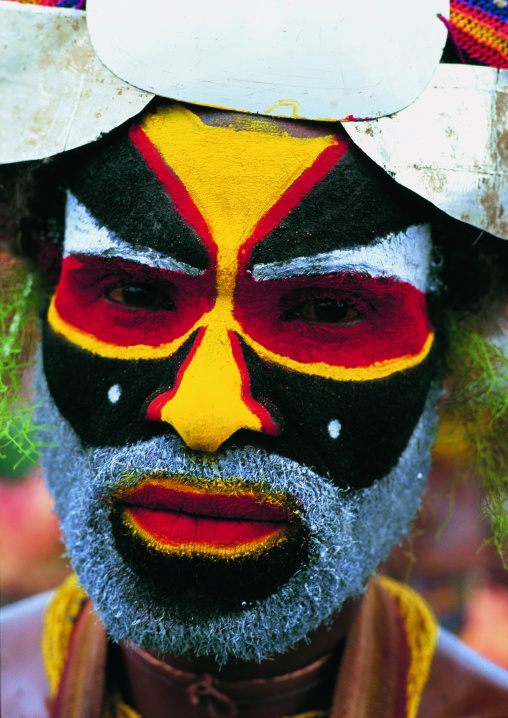 Highlander warrior with traditional makeup during a sing-sing, Western Highlands Province, Mount Hagen, Papua New Guinea