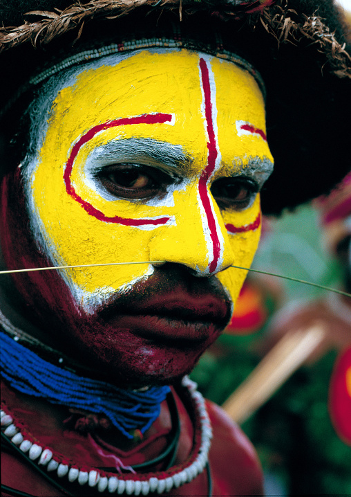 Portrait of a Huli tribe wigmen in traditional clothing during a sing-sing, Western Highlands Province, Mount Hagen, Papua New Guinea