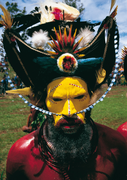 Portrait of a Huli tribe wigmen in traditional clothing during a sing-sing, Western Highlands Province, Mount Hagen, Papua New Guinea