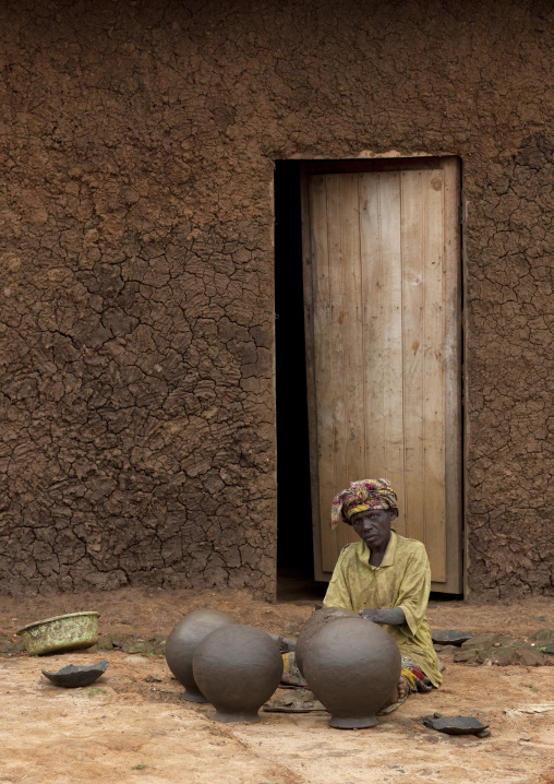 Batwa tribe woman making pottery, Western Province, Cyamudongo, Rwanda