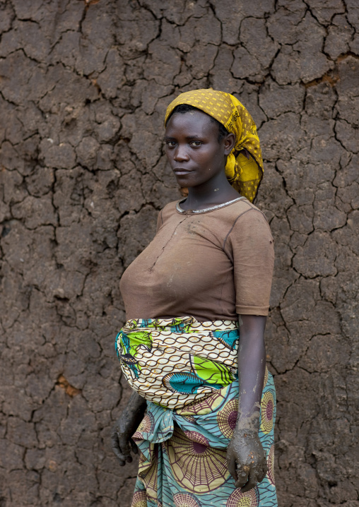 Batwa tribe woman, Western Province, Cyamudongo, Rwanda