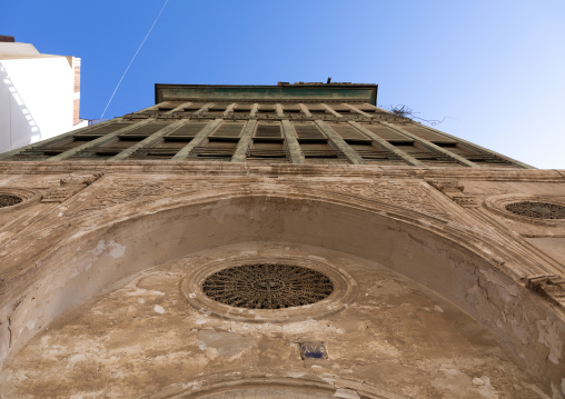 Old house with wooden mashrabiya in al-Balad quarter, Mecca province, Jeddah, Saudi Arabia