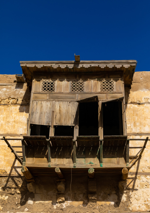 Historic dilapidated house with wooden mashrabiyas, Al Madinah Province, Yanbu, Saudi Arabia