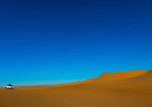 Sand dunes in the Rub' al Khali empty quarter desert, Najran province, Khubash, Saudi Arabia