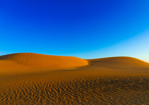 Sand dunes in the Rub' al Khali empty quarter desert, Najran province, Khubash, Saudi Arabia