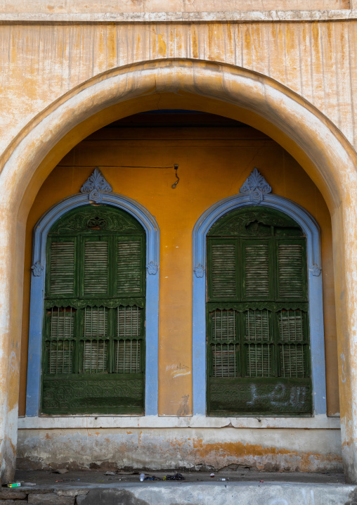 Kaki house windows, Mecca province, Taïf, Saudi Arabia