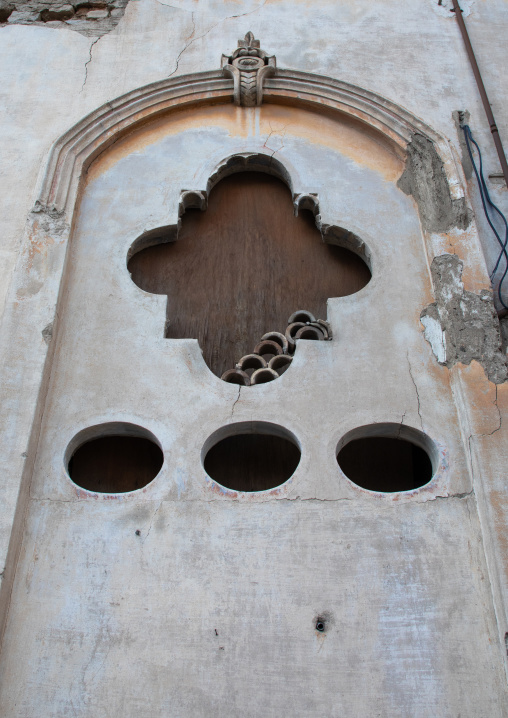 Kaki house window, Mecca province, Taïf, Saudi Arabia