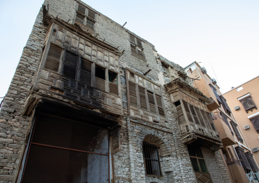 Old house with wooden mashrabiya, Mecca province, Taïf, Saudi Arabia