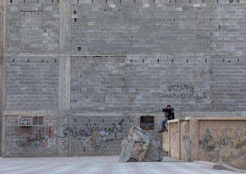 Saudi teenage boys in front of a tall wall, Mecca province, Taïf, Saudi Arabia