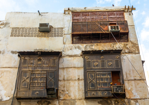 Old house with wooden mashrabiya in al-Balad quarter, Mecca province, Jeddah, Saudi Arabia