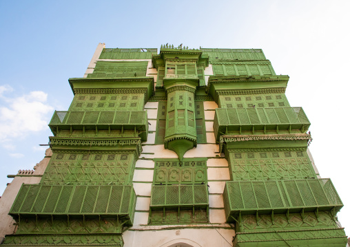 Old house with green wooden mashrabiya in al-Balad quarter, Mecca province, Jeddah, Saudi Arabia