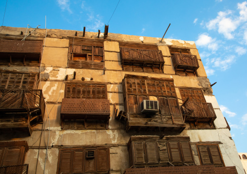 Old house with wooden mashrabiya in al-Balad quarter, Mecca province, Jeddah, Saudi Arabia