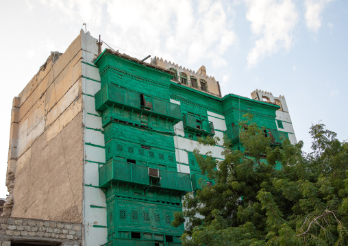 Old house with green wooden mashrabiya in al-Balad quarter, Mecca province, Jeddah, Saudi Arabia