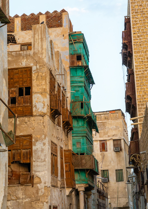 Old house with wooden mashrabiya in al-Balad quarter, Mecca province, Jeddah, Saudi Arabia