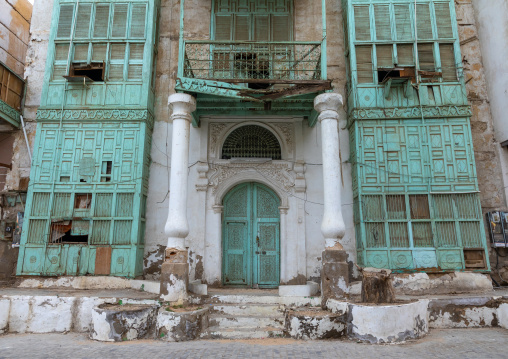 Old house with wooden mashrabiya in al-Balad quarter, Mecca province, Jeddah, Saudi Arabia