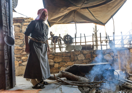 Saudi man preparing coffe in a majlis, Asir province, Tanomah, Saudi Arabia