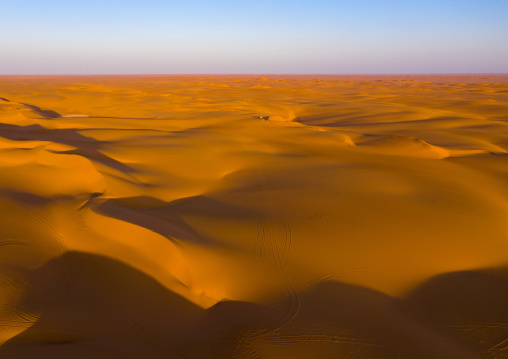 The rub' al Khali empty quarter desert aerial view, Rub al-Khali, Khubash, Saudi Arabia