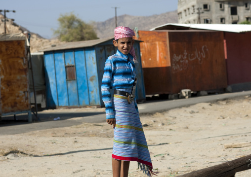 Young saudi boy in the street, Jizan province, Addayer, Saudi Arabia