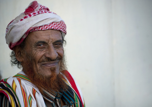 Portrait of a saudi man wearing a keffiyeh, Jizan province, Addayer, Saudi Arabia