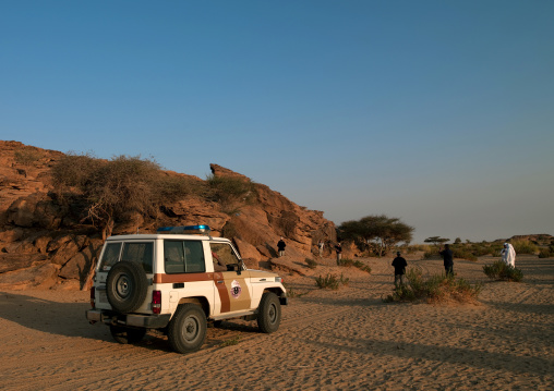 Saudi Arabia, Najran Province, Abar Hima, Police Escort For Tourists