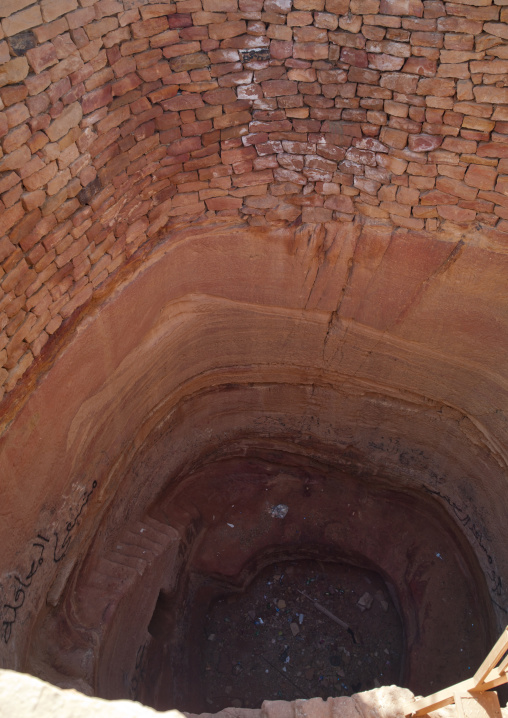 Dry wel in qadeer sand stone castle, Najran Province, Najran, Saudi Arabia